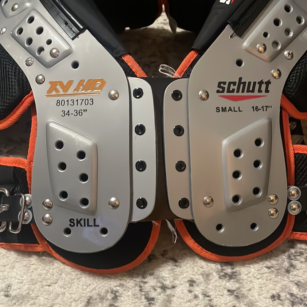 Schutt XV HD Adult Football Shoulder Pads - All-Purpose Small 16-17” like new - Picture 2 of 5
